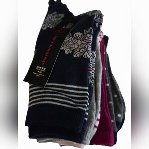 No Boundaries Women's Mixed-Color Sock Pack - Navy Floral & Assorted